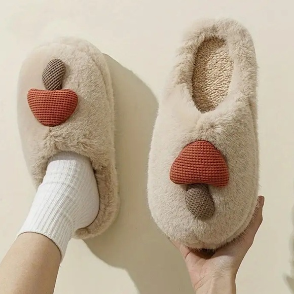 Shoes - NEW Mushroom puffy appliqué fuzzy plush cream tan faux fur slippers size 7/8